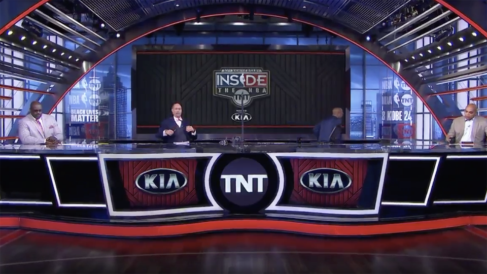 Kenny Smith is pictured getting up and leaving the 'NBA on TNT' set while on air, in solidarity with NBA players. Picture: TNT