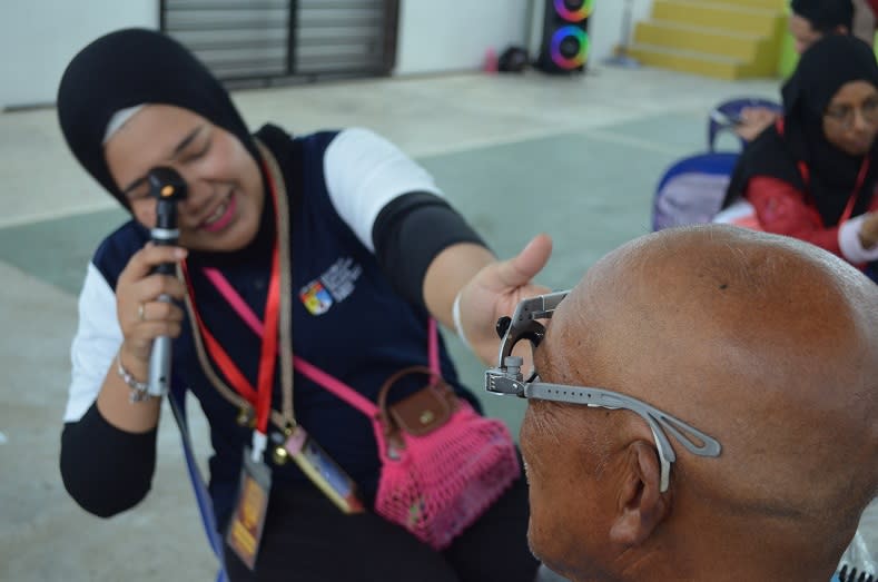 UKM’s optometry students provide primary eye care services to 324 villagers in Sarawak
