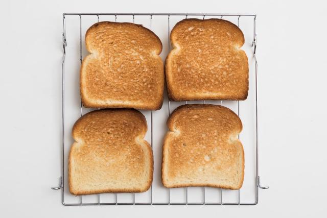 Black+Decker's 'No Frills' Toaster Oven Toasts Bread 'Extremely