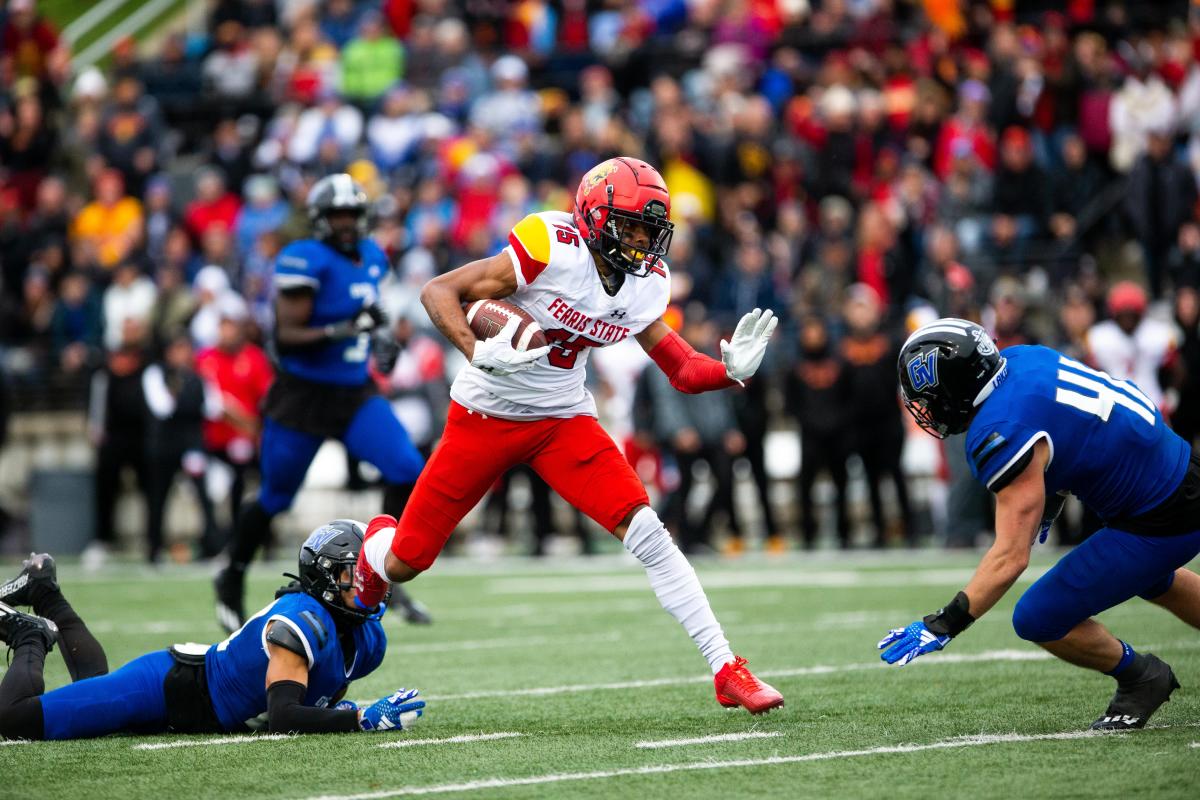 GLIAC/MIAA football roundup Ferris State handles Davenport in top10