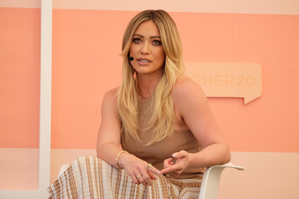 Hilary Duff captured video of a photographer snapping photos of the kids at her children’s sporting event. (Photo: Sarah Morris/Getty Images)