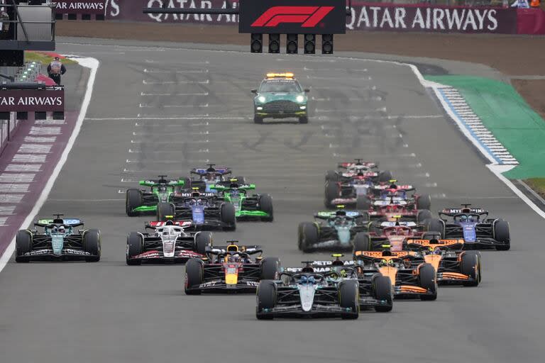 La Fórmula 1 empieza su última fecha de las vacaciones de verano europeas; Hungría será otro capítulo entre Max Verstappen, Lando Norris y otros rivales que atoran cada vez más al campeón.