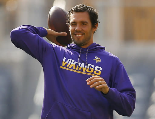 Minnesota Vikings quarterback Sam Bradford (8) tosses a football during warmup time before an NFL football game against the Pittsburgh Steelers, Sunday, Sept. 17, 2017, in Pittsburgh. (AP Photo/Keith Srakocic)