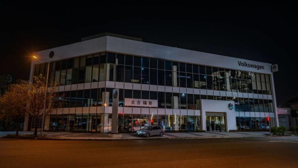 台灣福斯汽車今年響應「Earth Hour關燈一小時」活動，號召全台26間展示中心共同參與。(圖片來源 / Volkswagen)