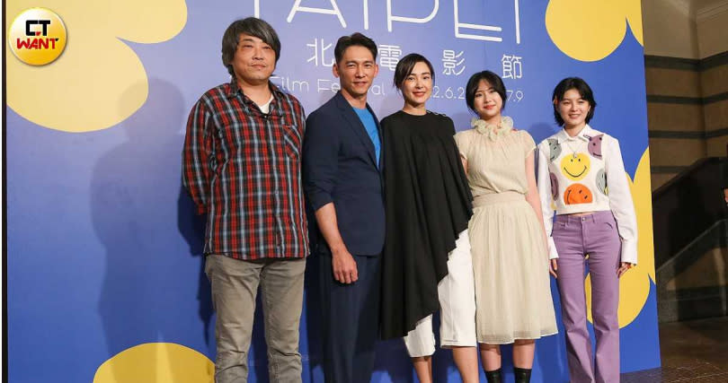 《夢遊樂園》台北電影節首映，導演賴國安（左起）、演員温昇豪、曾珮瑜、程希緹、宸頤。（圖／焦正德攝）
