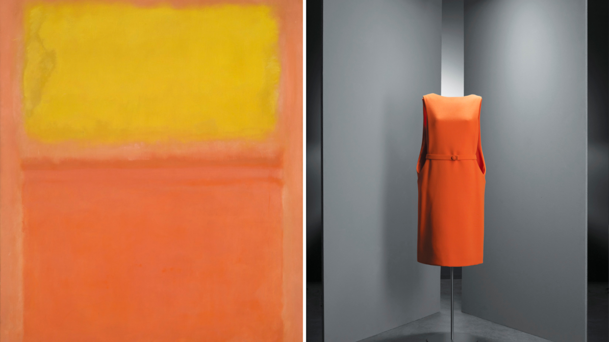 A la derecha, _Naranja y amarillo_ de Mark Rothko. A la izquierda, vestido de día en crepé de lana naranja, de Cristóbal Balenciaga, 1967. Buffalo AKG Art Museum/Cristobal Balenciaga Museoa