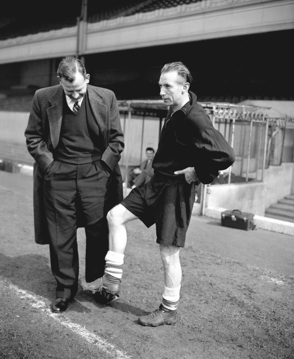 <p>1 Stanley Matthews<br> Age: 41 years 228 days<br> Against Northern Ireland 1956 </p>