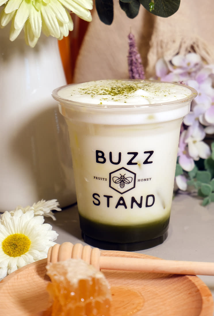 杉養蜂園｜香港茶飲店BUZZ STAND健康蜂蜜茶飲！購入日本杉養蜂園全塊蜂巢製$16窩夫
