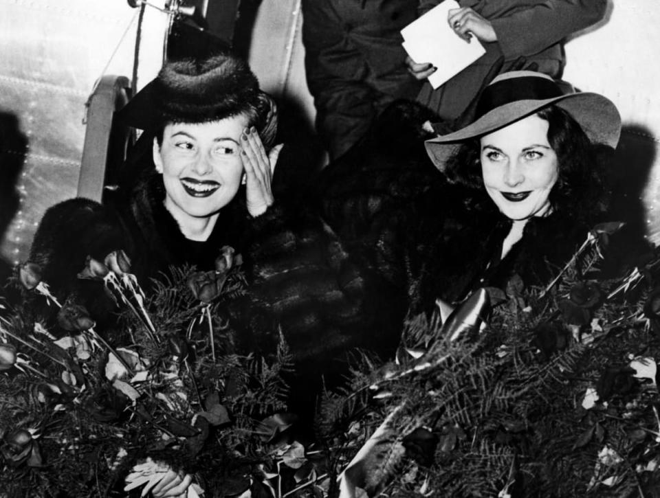 <div class="inline-image__title">630287366</div> <div class="inline-image__caption"><p>Olivia de Havilland (left) and Vivien Leigh pictured as they stepped from a plane upon their arrival in Atlanta for the premiere of “Gone With the Wind.” </p></div> <div class="inline-image__credit">AFP/Getty</div>