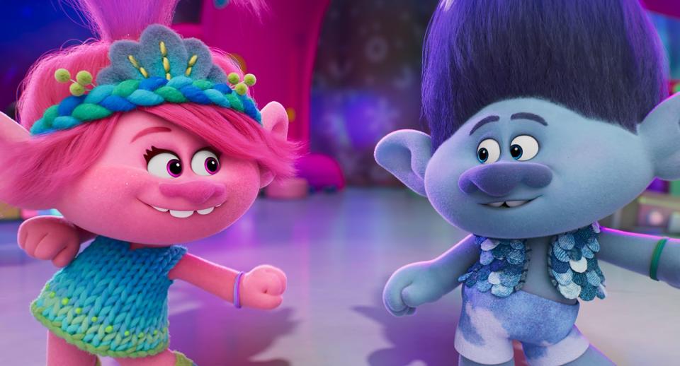 Poppy und Branch bildeten schon im ersten Film von 2016 ein unzertrennliches Gespann, in "Trolls - Gemeinsam stark" sind sie nun offiziell ein Liebespaar. (Bild: 2023 DreamWorks Animation)