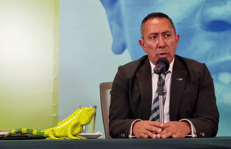 FOTO DE ARCHIVO. El presidente de la petrolera colombiana Ecopetrol, Ricardo Roa, habla en una conferencia de prensa en Bogotá