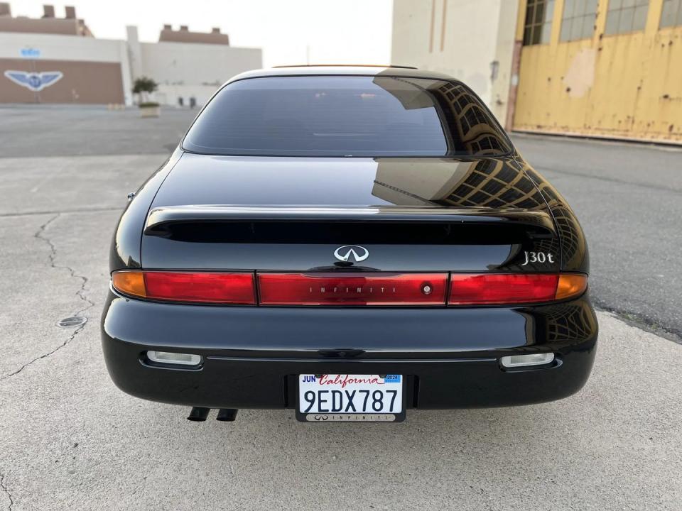 1993 infiniti j30t rear