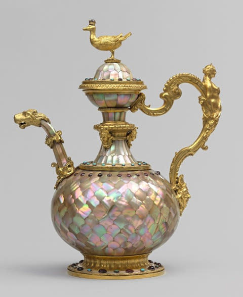 A mother-of-pearl ewer, dating from circa 1640, by the Italian Orazio Scoppa