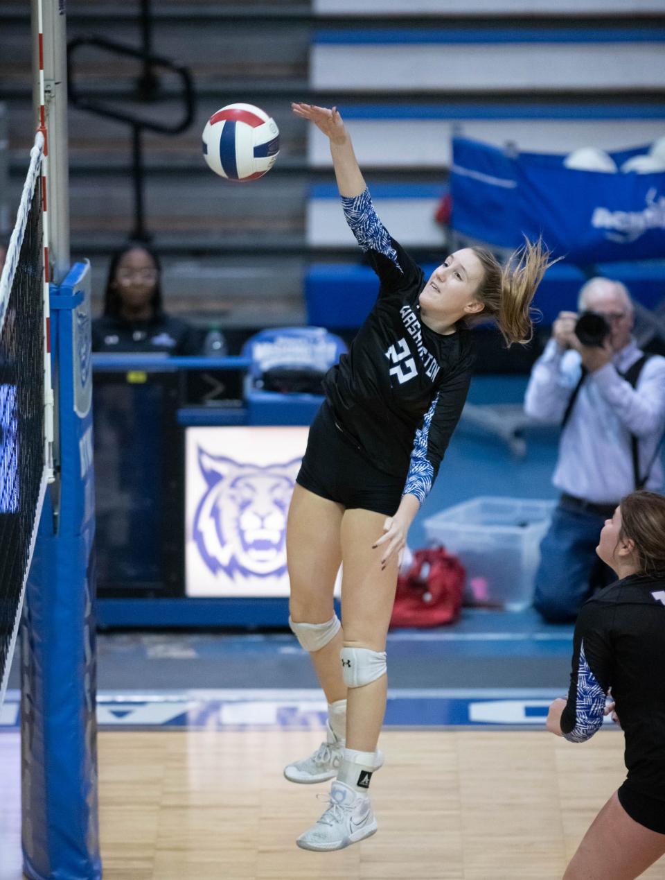 Lyla Davis (22) plays the ball during the Jacksonville Ridgeview vs Booker T. Washington region 1-5A quarterfinal volleyball game at Booker T. Washington High School in Pensacola on Wednesday, Oct. 26, 2022.