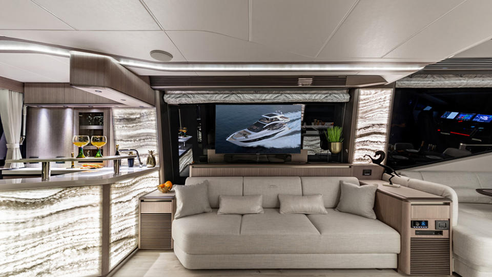 Galeon 800 Fly