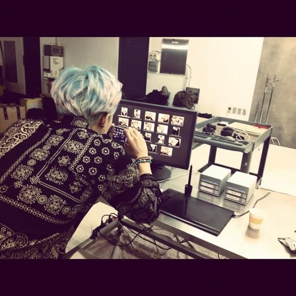 G-Dragon reveals a new photo of himself