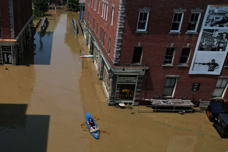 Calles inundadas por las lluvias en Montpelier