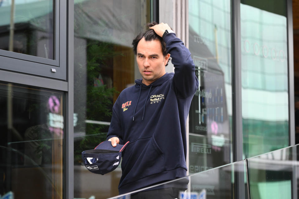 El mexicano Sergio Pérez y el equipo Oracle Red Bull Racing participan en el Gran Premio Qatar Airways de Gran Bretaña de Fórmula 1 en el circuito de Silverstone en Towcester, Inglaterra, el 5 de julio de 2024. (Foto de MI News/NurPhoto vía Getty Images)