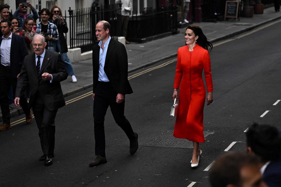 Prince William, Prince of Wales (L) and Catherine, Princess of Wales (R) arrive to visit the Dog & Duck Pub in Soho (AFP via Getty Images)