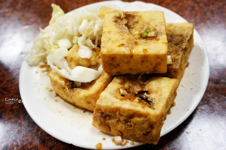 《台中》中華路夜市美食吃透透牛乳大王 潭子臭豆腐 蘇記筒仔米糕 炒牛肉 林家烤肉