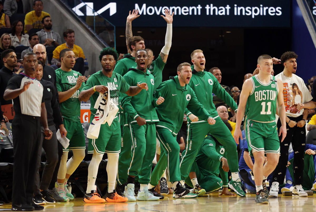 Celtics show third-quarter fight, but Warriors put their backs to