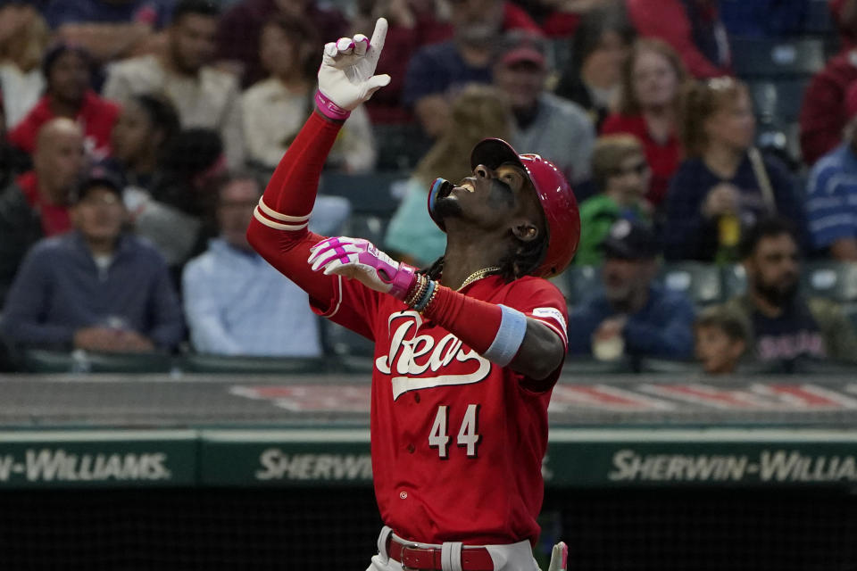 Cincinnati Reds' Elly De La Cruz gestures as he nears the plate after hitting a home run against the Cleveland Guardians during the fourth inning of a baseball game Tuesday, Sept. 26, 2023, in Cleveland. (AP Photo/Sue Ogrocki)
