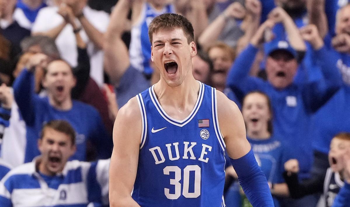 Bulls select 7-foot Duke center in early 2024 NBA mock draft