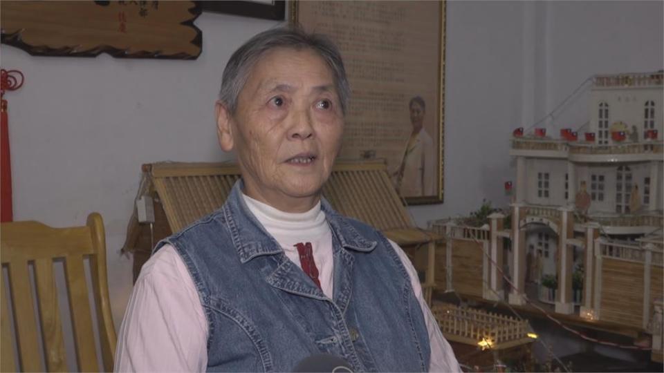 80歲洪國華無師自通　竹筷+厚紙板復刻特色建築