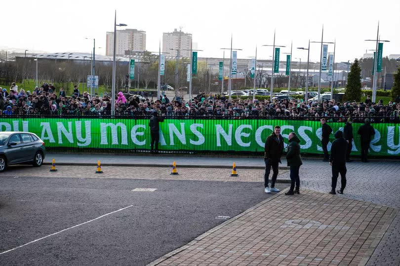 A banner is plastered along the Celtic Way as fans send their heroes a stirring message.