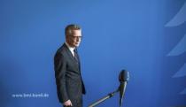 German Interior Minister Thomas de Maiziere arrives for a statement in Berlin, Germany on August 31, 2016. REUTERS/Odd Andersen/POOL