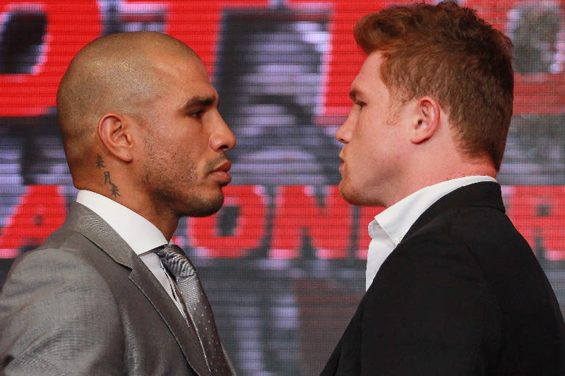 conferencia de prensa previa a la pelea Miguel Cotto vs Saul Alvarez en las instalaciones de Azteca Novelas el 25 de agosto de 2015 en Distrito Federal, Mexico