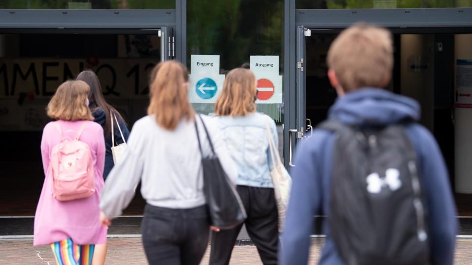 Schüler und Schülerinnen sollen tage- oder wochenweise die Schule besuchen können.