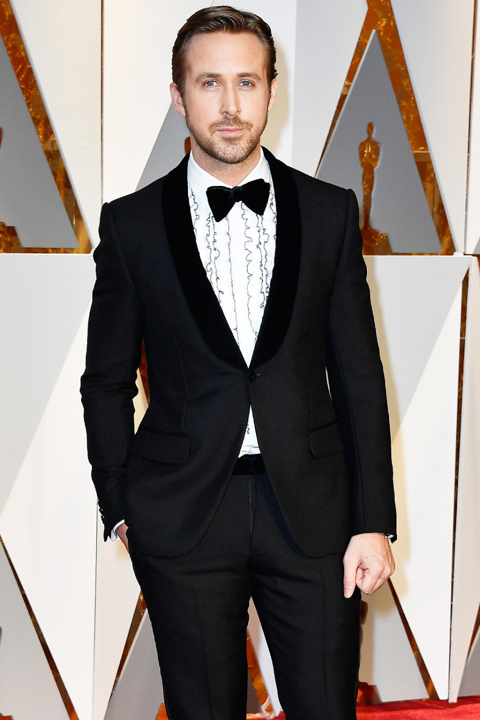 <p>Ryan Gosling attends the 89th Annual Academy Awards on Feb. 26, 2017. (Photo by Frazer Harrison/Getty Images)<br><br><a rel="nofollow" href="https://www.yahoo.com/style/oscars-2017-vote-for-the-best-and-worst-dressed-225105125.html" data-ylk="slk:Go here to vote for best and worst dressed.;elm:context_link;itc:0;sec:content-canvas;outcm:mb_qualified_link;_E:mb_qualified_link;ct:story;" class="link  yahoo-link">Go here to vote for best and worst dressed.</a> </p>