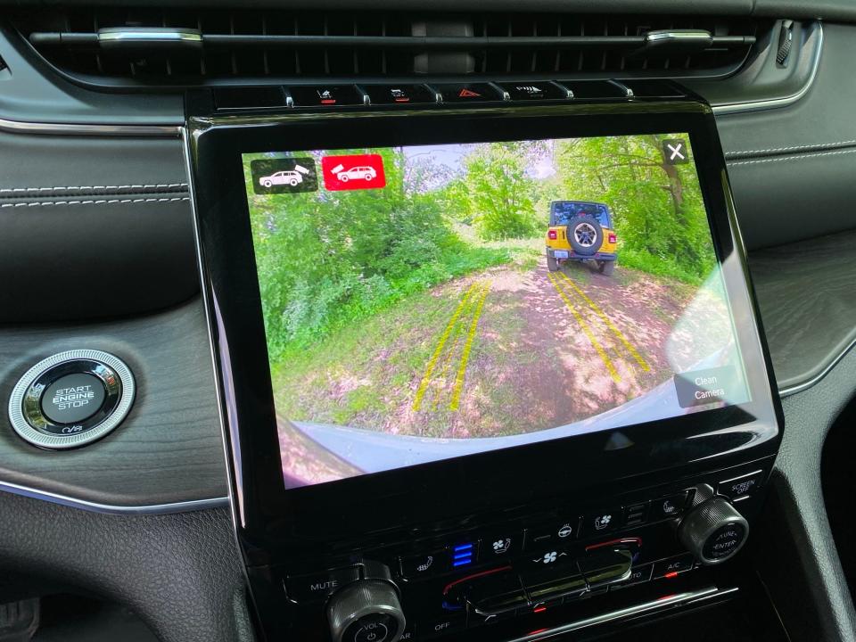 Forward-facing camera view 2021 Jeep Grand Cherokee L.