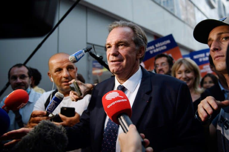 Renaud Muselier (LR) fait une déclaration à la presse après les résultats du 1er tour des régionales, le 20 juin 2021 à Marseille - CLEMENT MAHOUDEAU © 2019 AFP