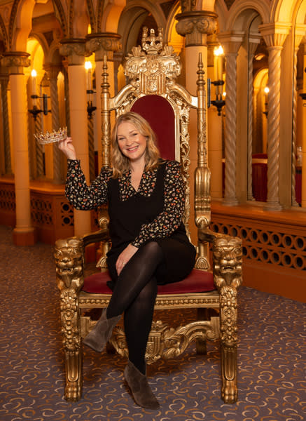 joanna-page-on-throne-mothers-day-buzz-bingo