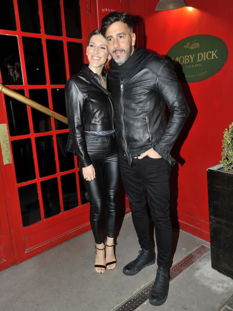 Macarena Rinaldi y Federico Hoppe, en look total black, tendencia del festejo