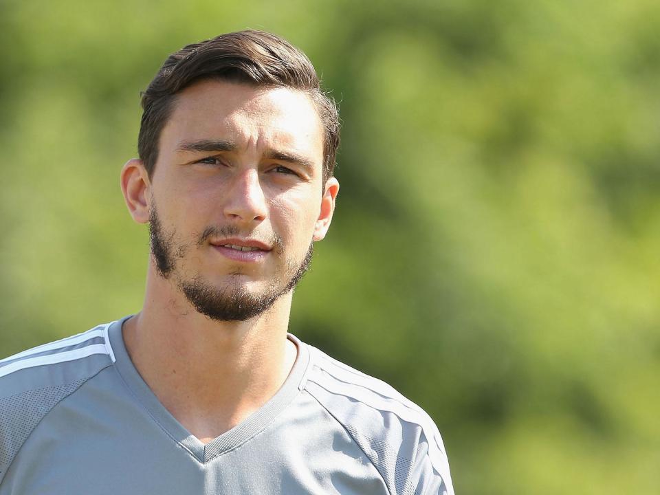 Matteo Darmian wants to stay and fight for his place at Manchester United: Manchester United