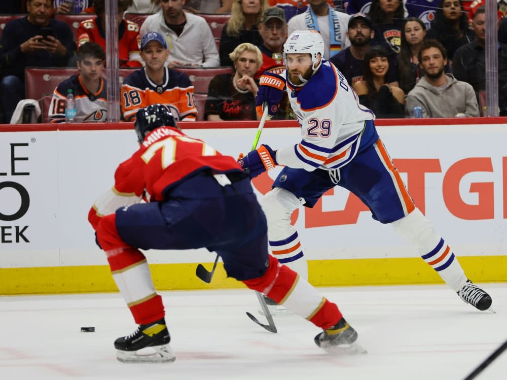 Blieb ohne Treffer: Leon Draisaitl (r.) (IMAGO/Sam Navarro)