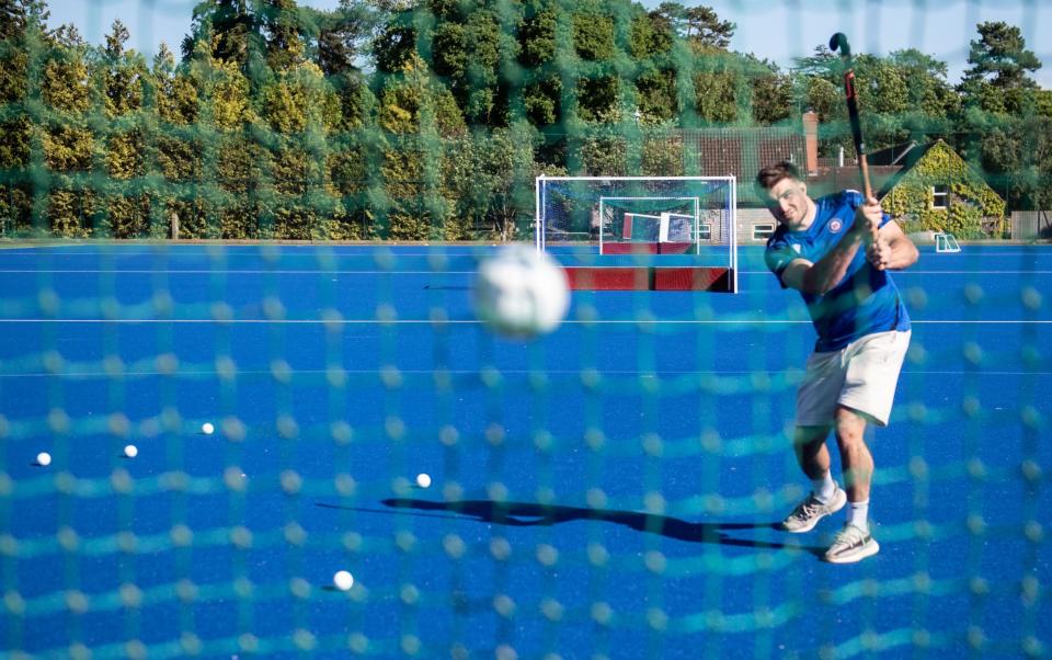 Josh Bayliss playing hockey at Millfield - LEE THOMAS