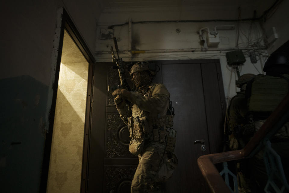 Security Service of Ukraine (SBU) servicemen enter a building during an operation to arrest suspected Russian collaborators in Kharkiv, Ukraine, Monday, April 18, 2022. Ukrainian authorities are cracking down on anyone suspected of aiding Russian troops under laws enacted by Ukraine’s parliament and signed by President Volodymyr Zelenskyy after the Feb. 24 invasion. Offenders face up to 15 years in prison for acts of collaborating with the invaders or showing public support for them. (AP Photo/Felipe Dana)