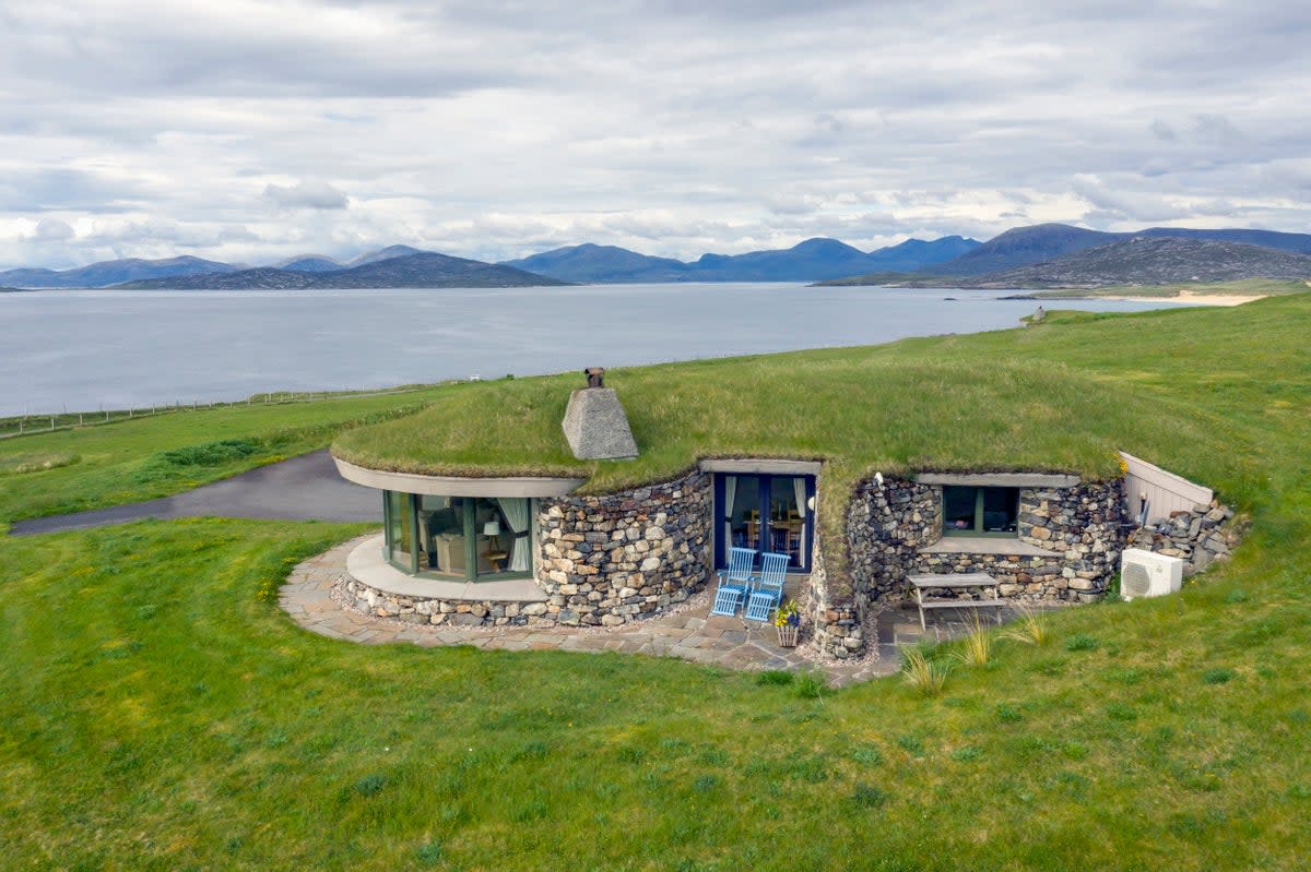 Turf houses blend into their landscape (Stay Hebrides)