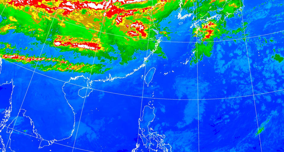 今（15日）台灣各地大多為多雲到晴，僅東半部地區、恆春半島及北部山區有零星短暫雨；晚起鋒面通過及東北季風增強，北部及東北部天氣明顯轉涼。（圖取自中央氣象署網站）