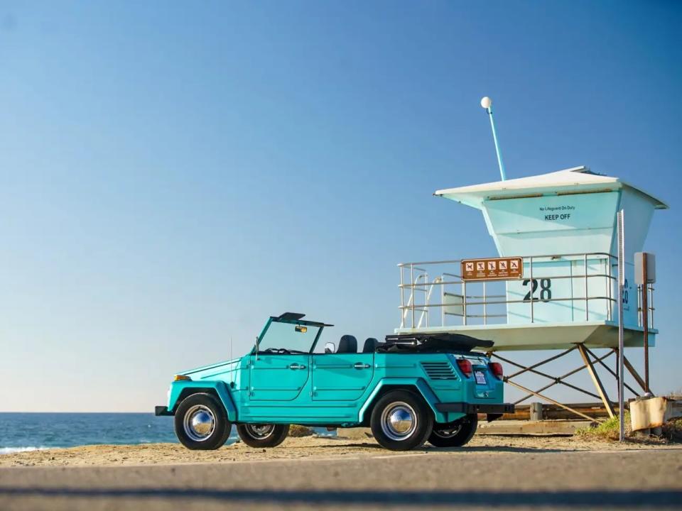 Ein 1974er VW Thing mit dem von EV West eingebauten Tesla Model S-Motor und einem maßgeschneiderten Tesla-Batteriepaket. - Copyright: EV West