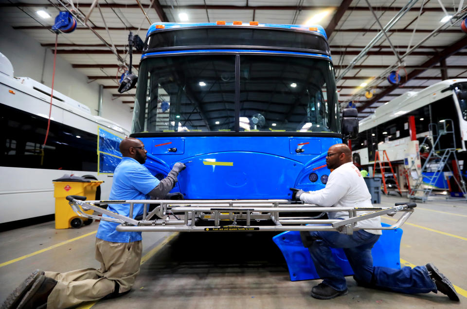 Planta de autobuses eléctricos de BYD en Lancaster, Estados Unidos. Foto: Xinhua/Li Ying via Getty Images.