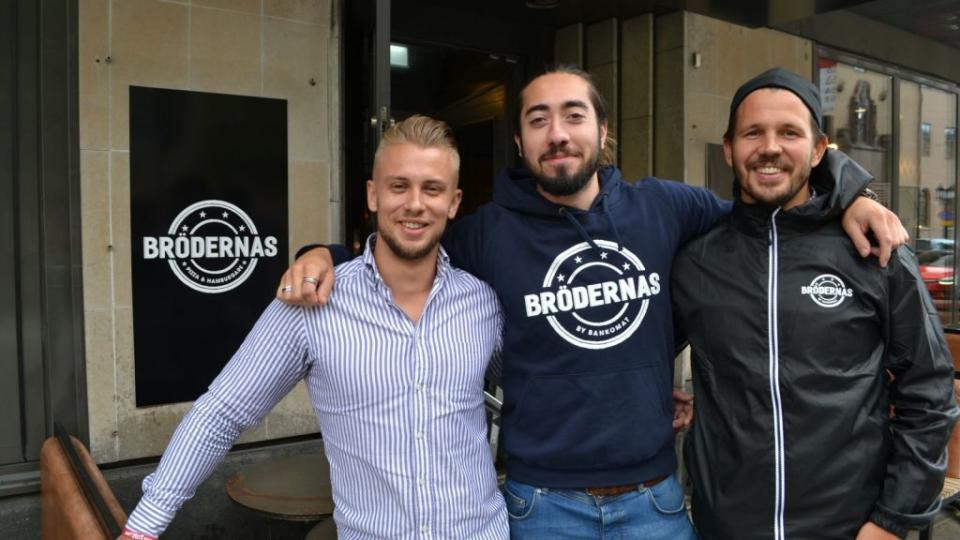 Each Zibanejad burger sold at Brodernas will yield a $1 USD donation to Swedish women’s hockey. (Photo credit: hockeysverige.se) 