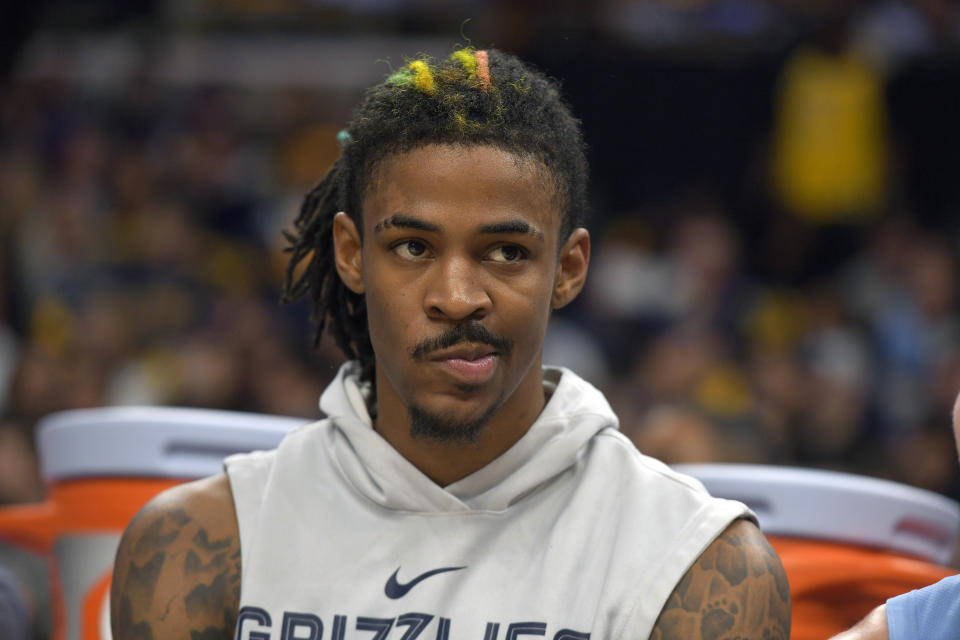 Guard Memphis Grizzlies Ja Morant duduk di bangku cadangan selama paruh pertama Game 5 dalam seri playoff bola basket NBA putaran pertama melawan Los Angeles Lakers Rabu, 26 April 2023, di Memphis, Tenn. (AP Photo/Brandon Dill)