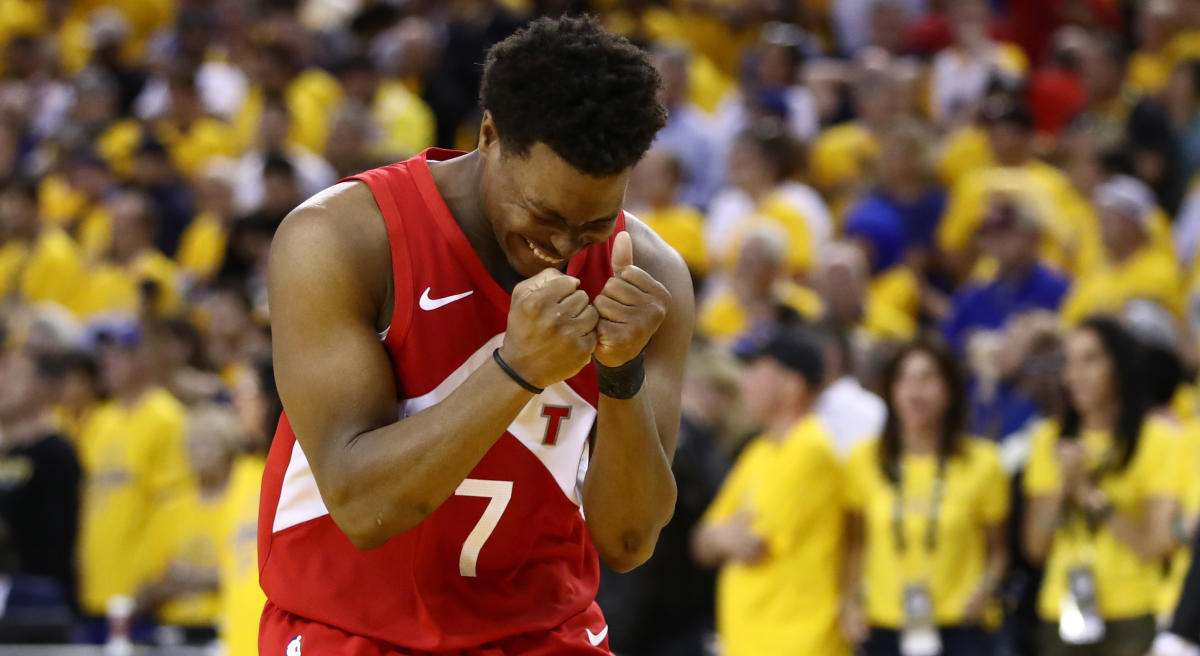 Kyle Lowry is fittingly first Raptor to raise trophy, says he'll