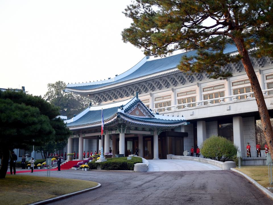 This picture taken on November 4, 2015 shows the Presidential Blue House in Seoul during an official welcoming ceremony for former French President Francois Hollande.