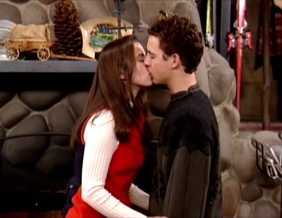 Boy Meets World Ben Savage Linda Cardellini Cory Lauren Kiss